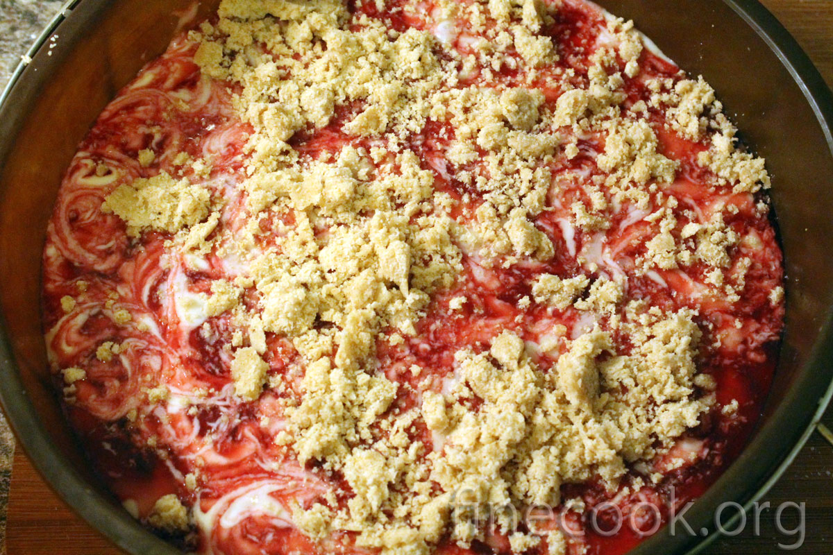 Пирог с малиновым джемом и крошками Пирог с малиновым джемом и крошками