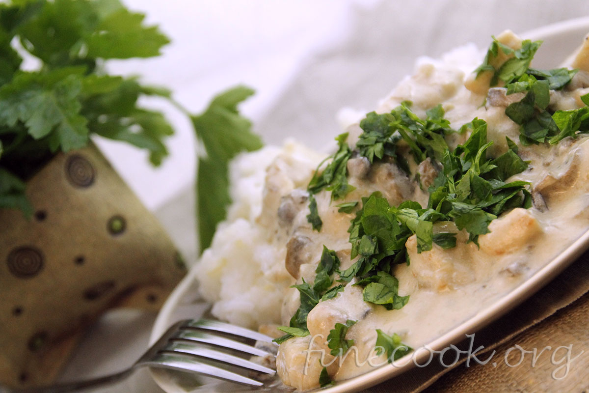 Курица кусочками с грибами Курица кусочками с грибами