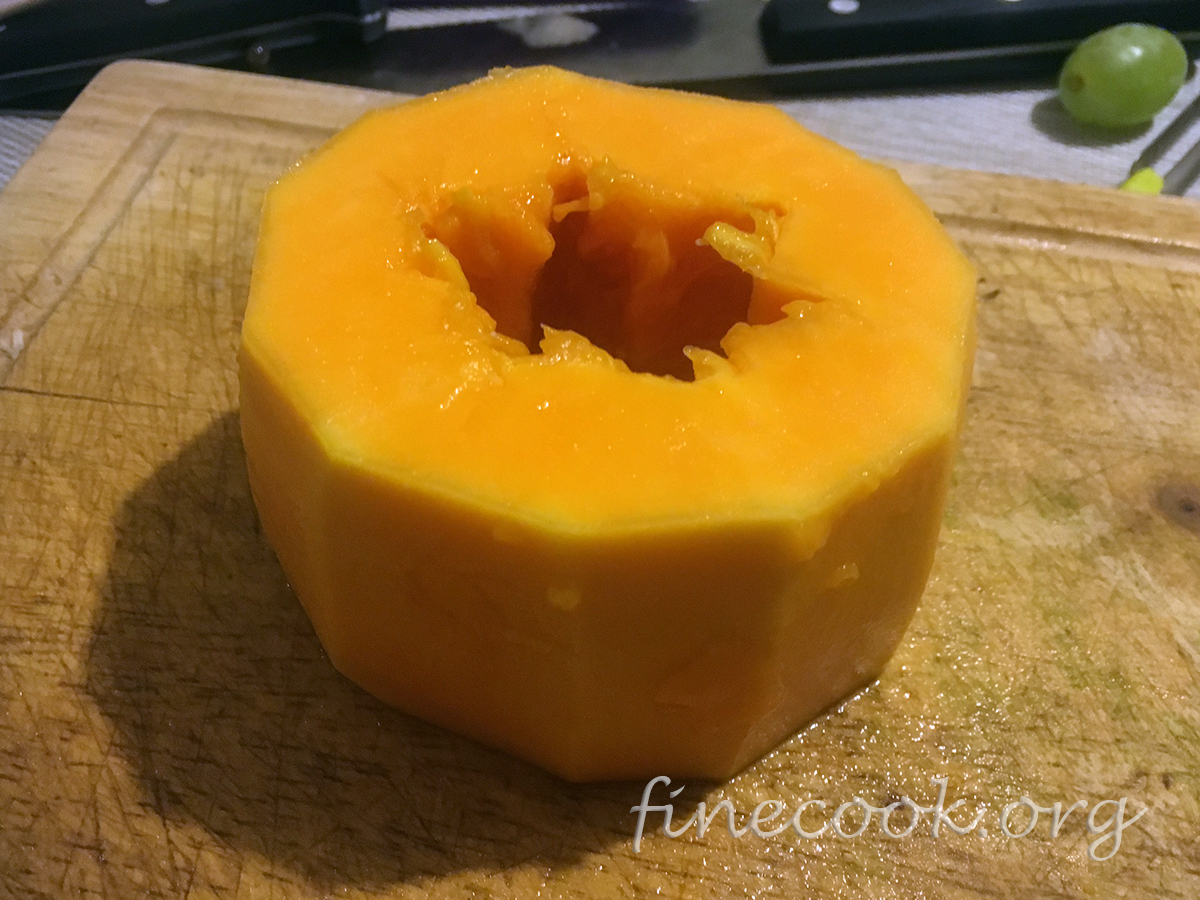 Торт из фруктов и ягод